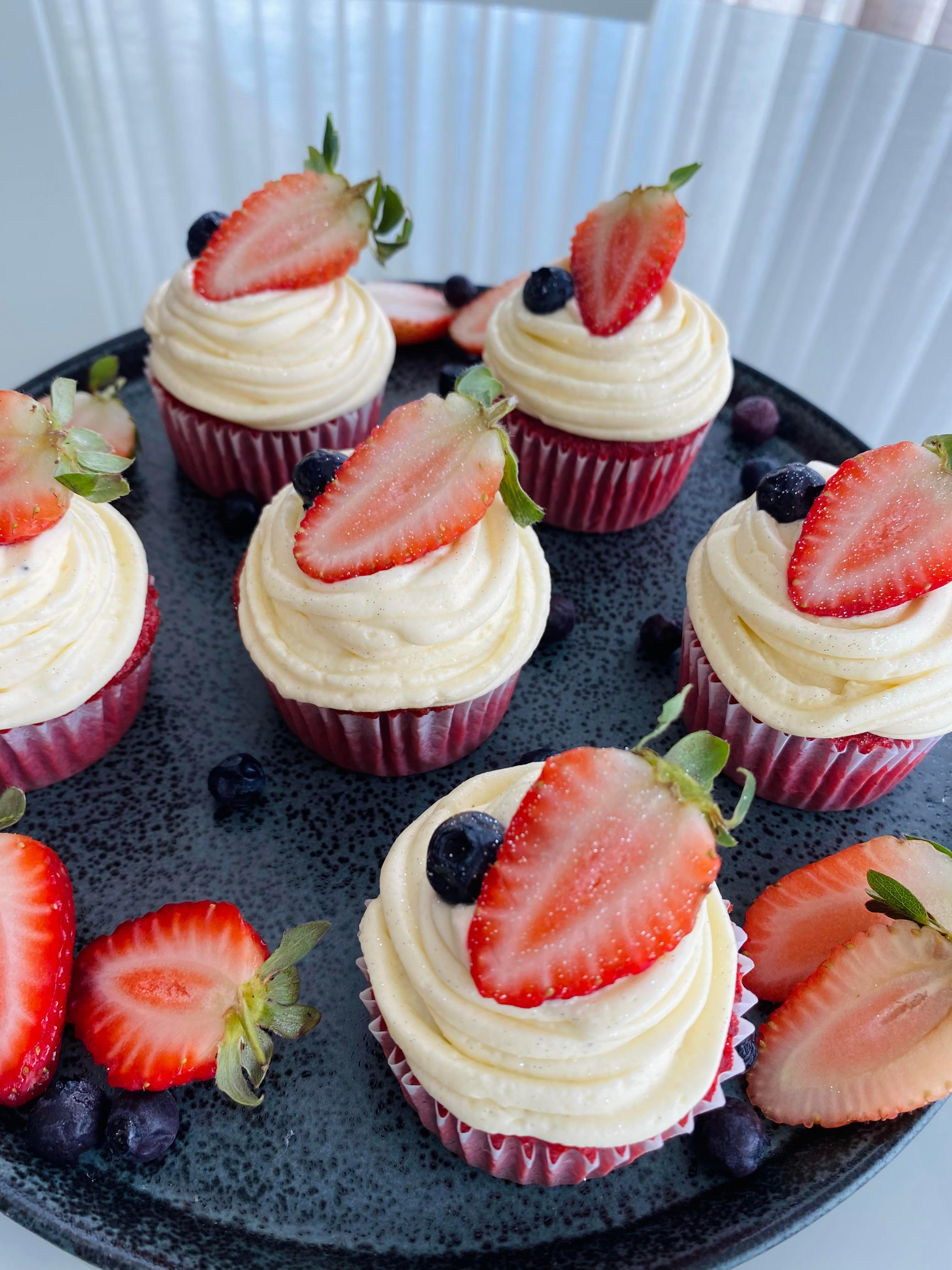 red-velvet-mini-bolos